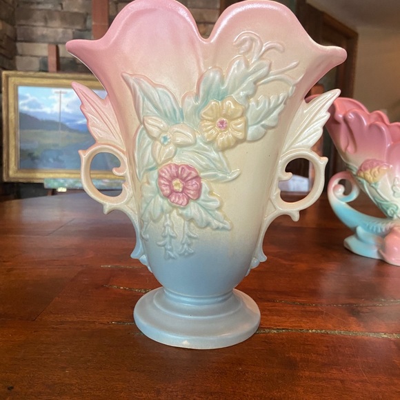 Vintage 1940s Hull Pottery Blue/Pink Bow Cornucopia & Vase - Picture 10 of 16